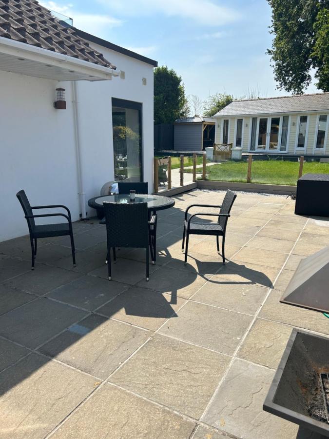 Lovely Annex In Lilliput Apartment Poole